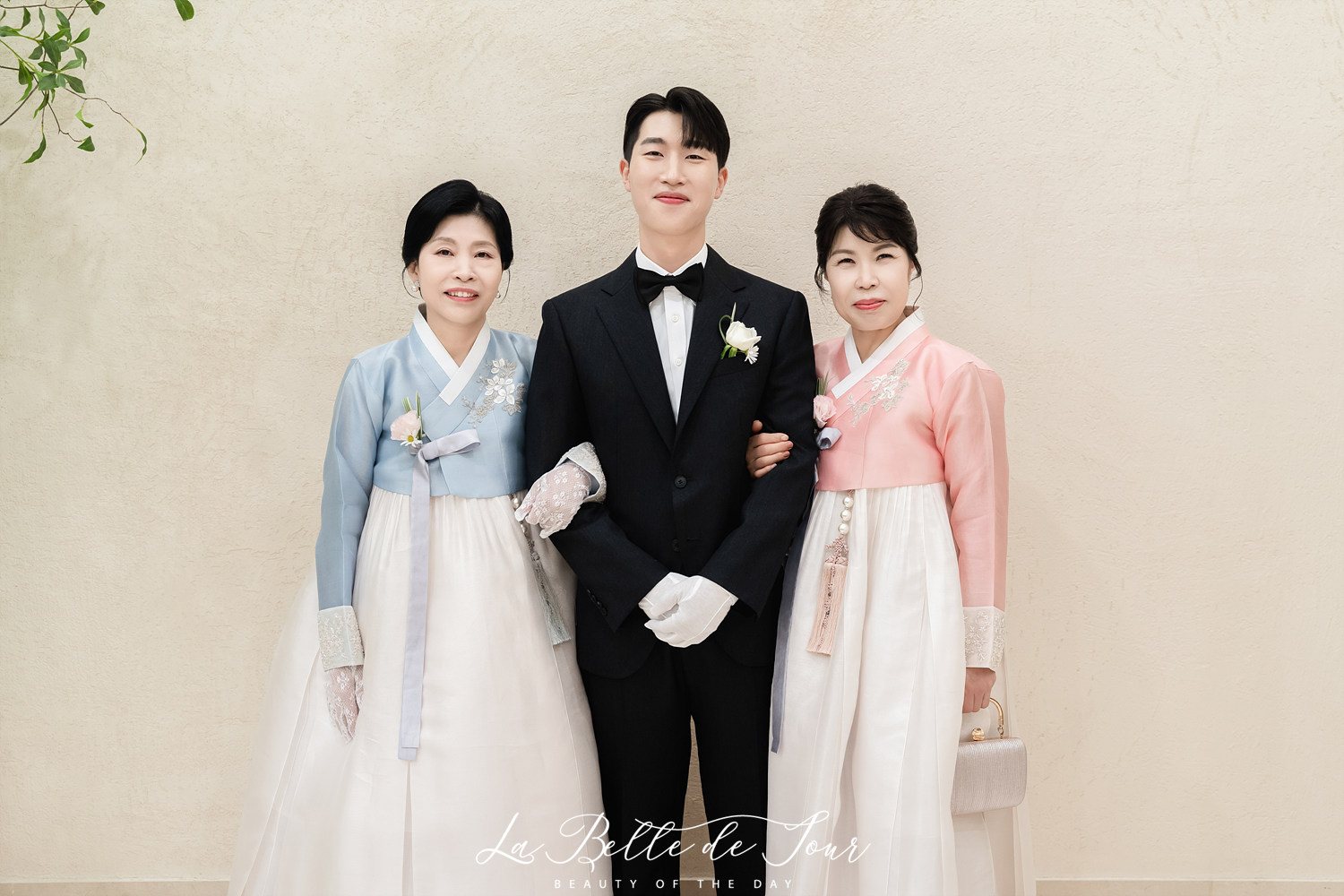 라벨드쥬 반포 아펠가모 본식스냅 — 미장 벽 전신 컷