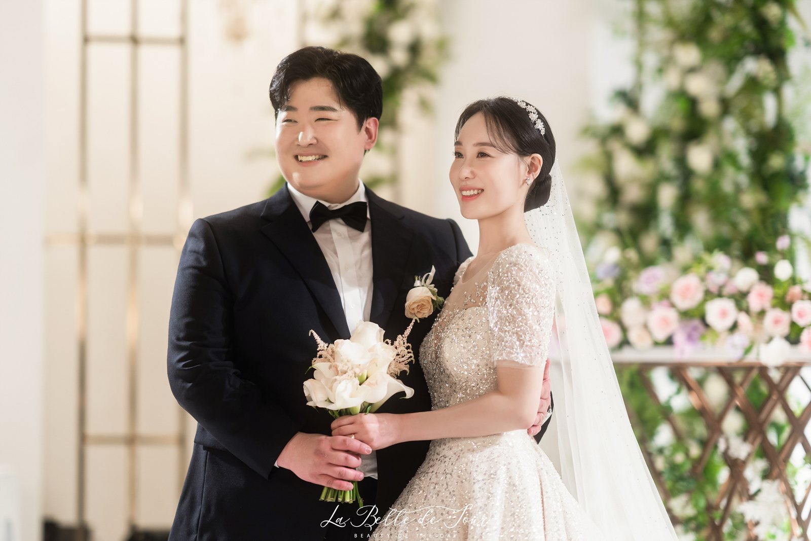 라벨드쥬 더베뉴지 베뉴지홀 본식스냅 — 긴 베일 퇴장