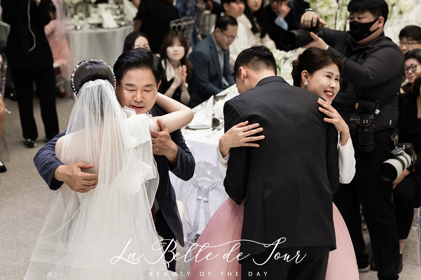 라벨드쥬 크레스트72 본식스냅 — 퇴장 행진