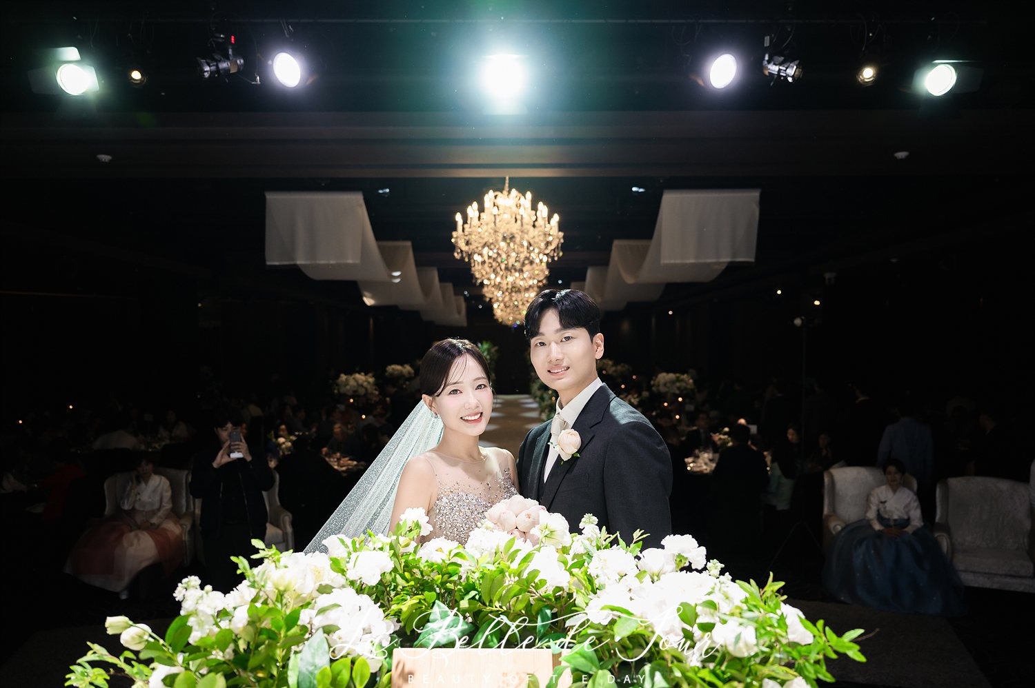 라벨드쥬 그랜드힐컨벤션 플로리아홀 본식스냅 — 컨페티 행진 퇴장