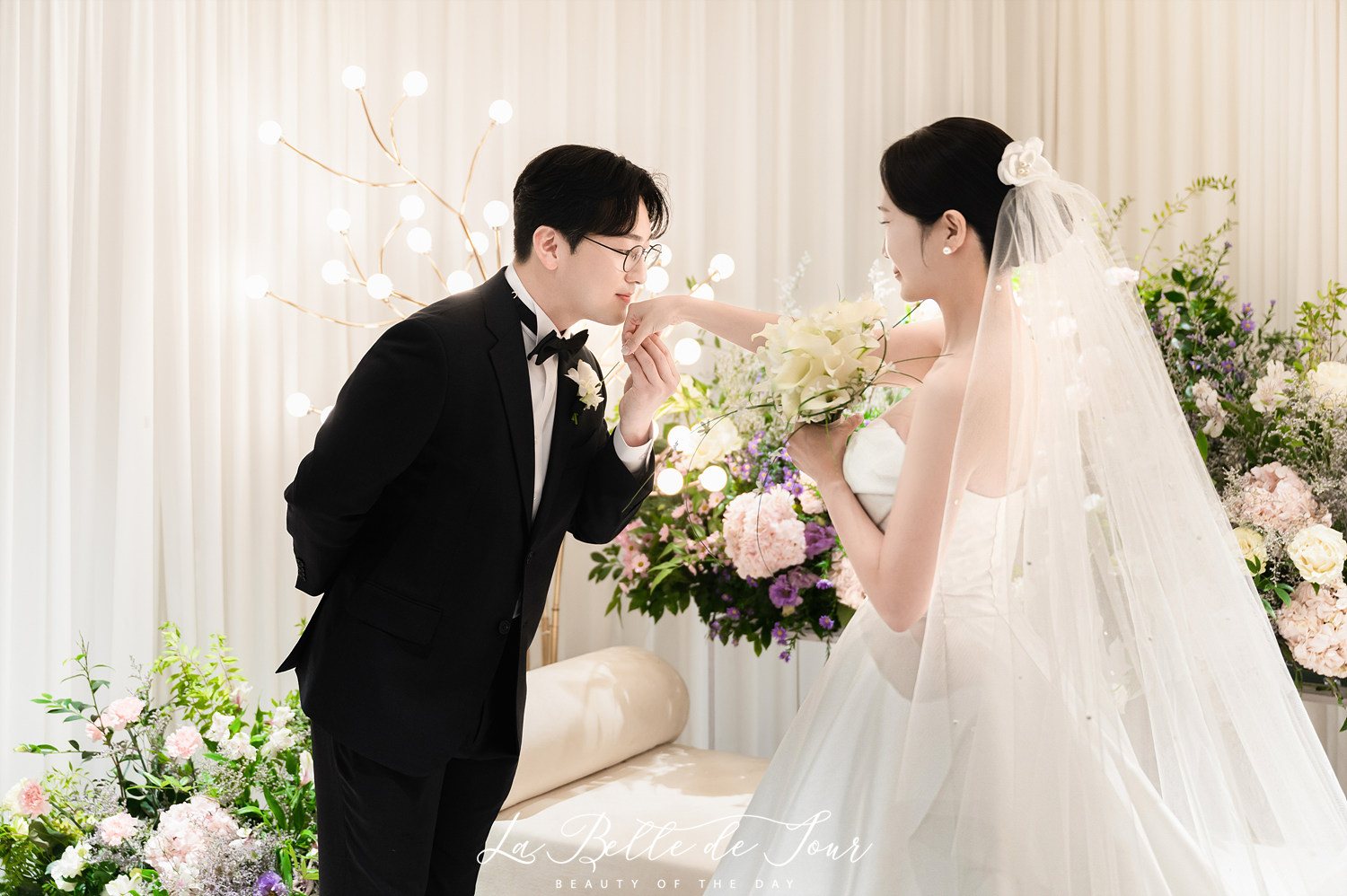 손등 키스