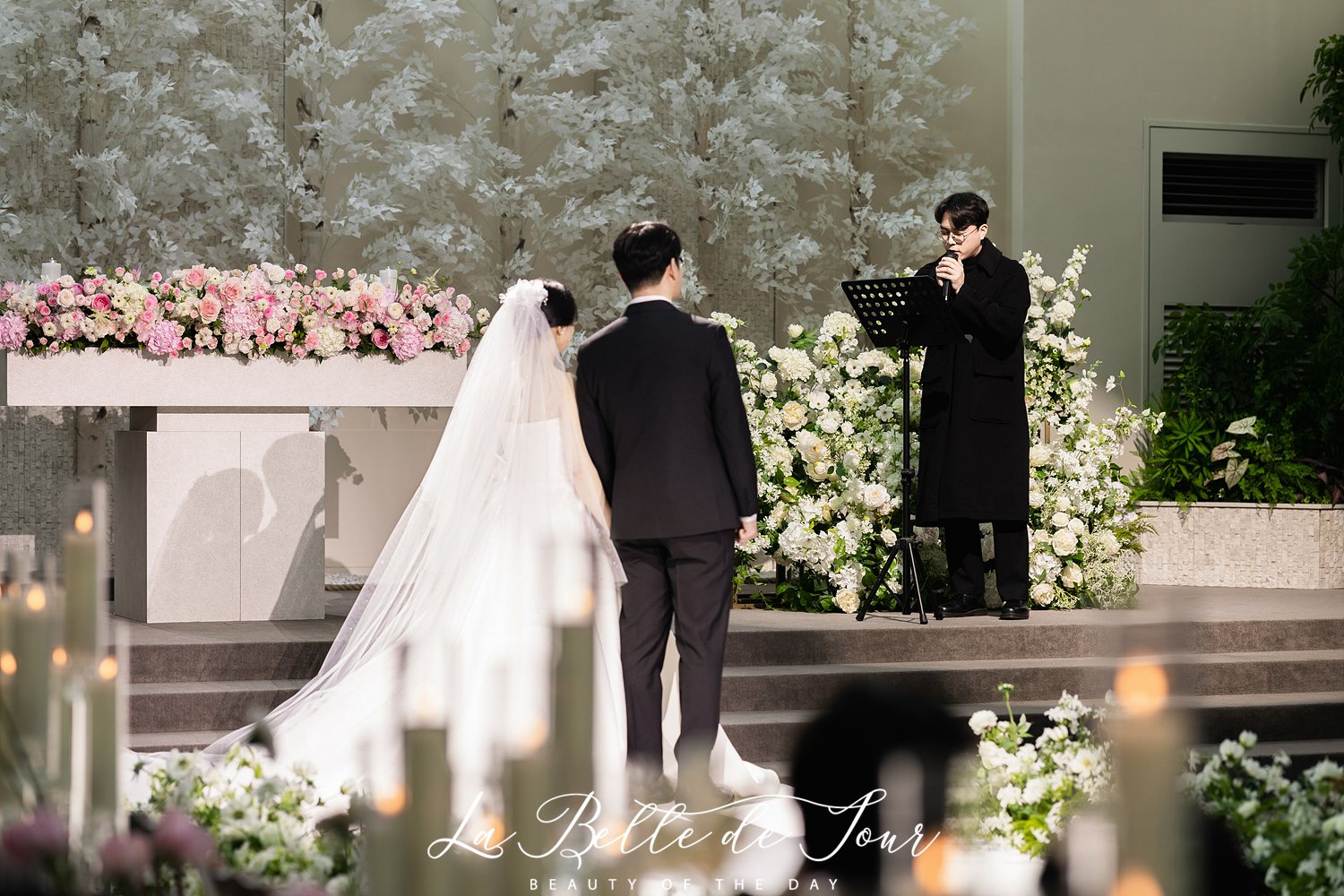 라벨드쥬 로얄파크컨벤션 파크홀 본식스냅 — 커플 밝은 피날레