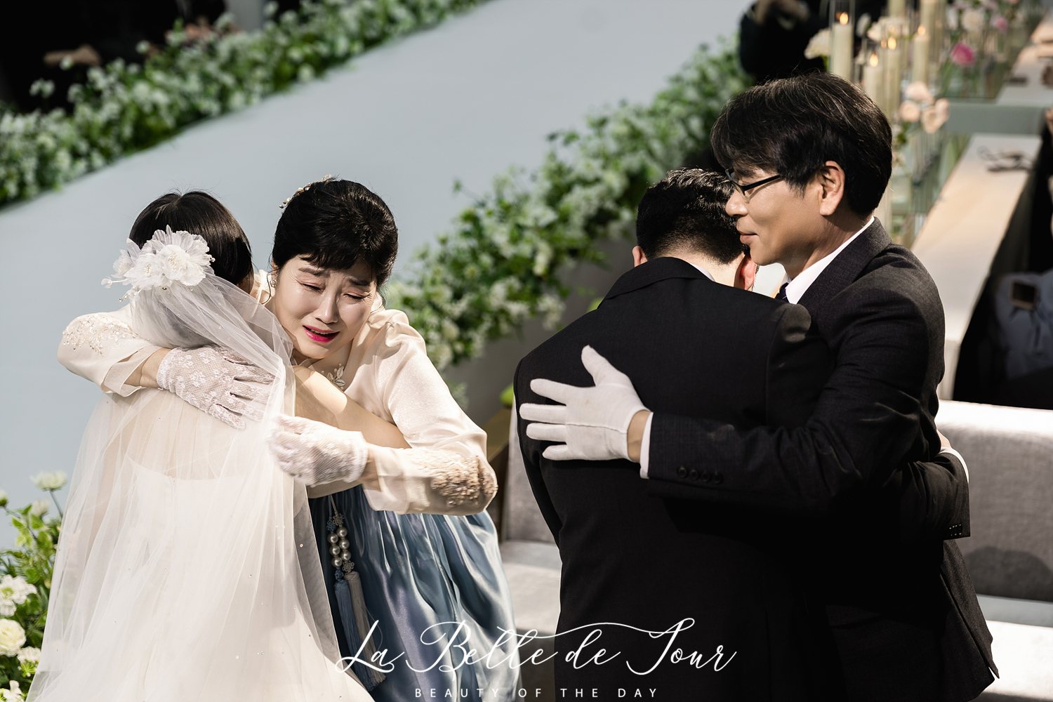라벨드쥬 로얄파크컨벤션 파크홀 본식스냅 — 커플 홀 포트레이트 마무리