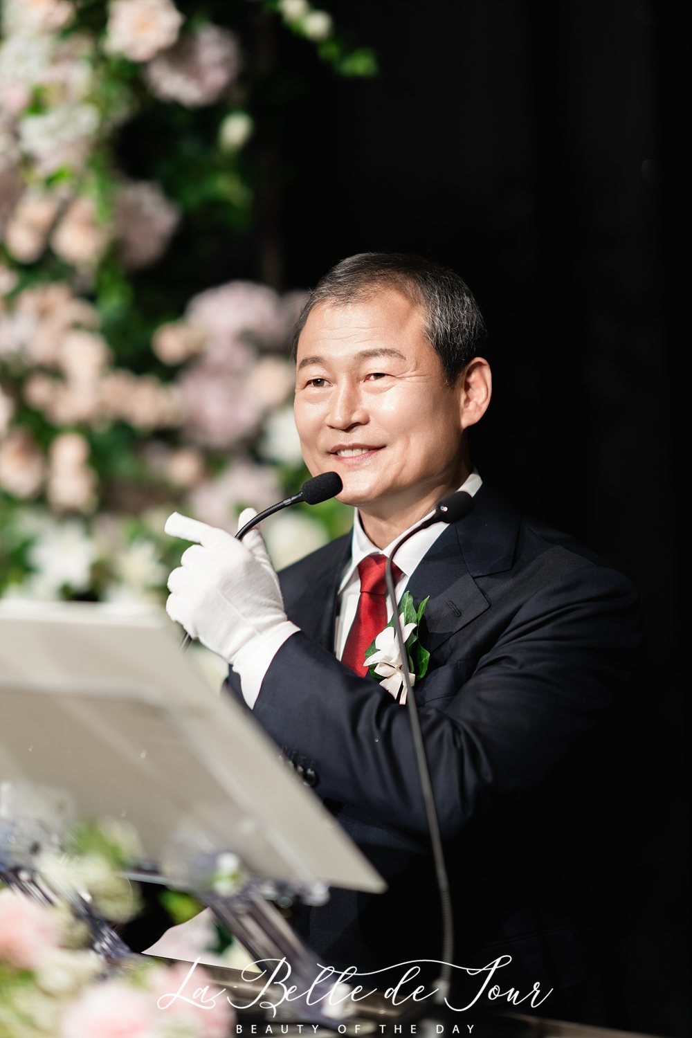 라벨드쥬 더링크호텔 링크홀 본식스냅 — 단상에서 말하는 장면